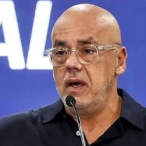Jorge Rodríguez presenta balance oficial y reporta 4.490 fallecidos y 16.740 heridos en el país