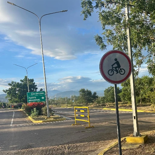 Ciclistas reclaman habilitación del canal exclusivo del puente de Tienditas