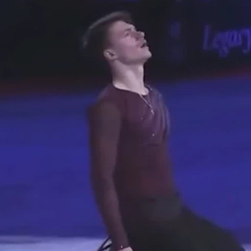 El patinador Maxim Naumov se rompe después del homenaje que dedicó a su padres,