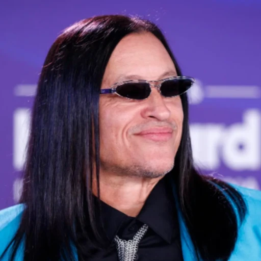 Elvis Crespo anuncia lanzamiento de una versión especial de su último álbum 'Poeta Herío'