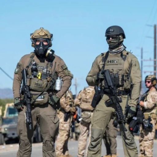 Jueza bloquea ley de California que prohíbe al ICE cubrirse el rostro