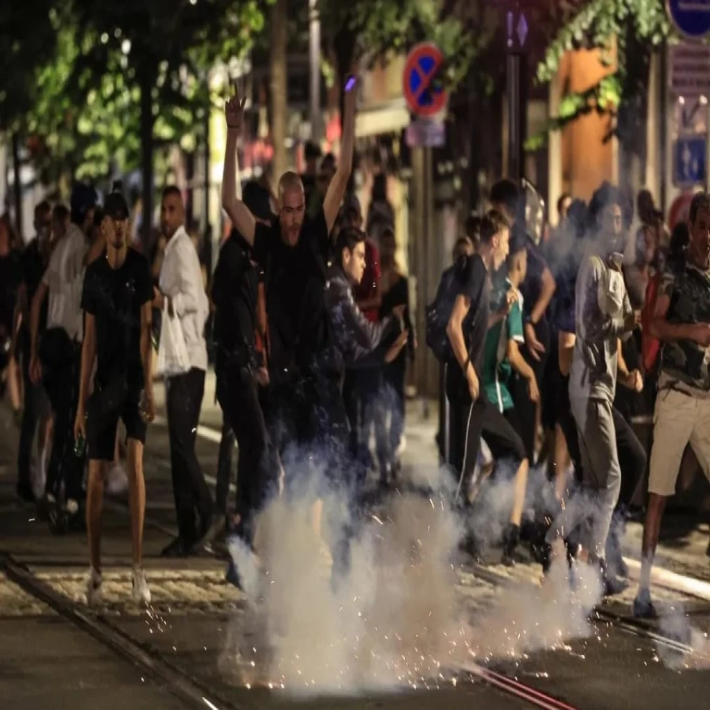 Ataque contra casa de un alcalde marca la quinta noche de disturbios en Francia