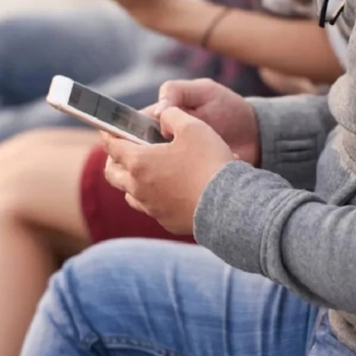 Reino Unido prohibirá mañana el uso de redes sociales a los menores de 16 años
