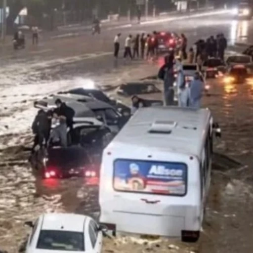 Fuertes lluvias dejan seis desaparecidos más de 150 viviendas afectadas en Caracas,Miranda y Aragua