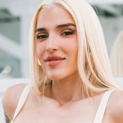 Elena Rose estrena este jueves su nuevo disco, 'Bendito Verano
