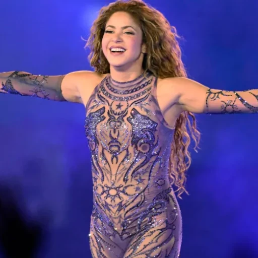 El famoso cantante que se mezcló con el público del concierto de Shakira y mostró sus dotes...