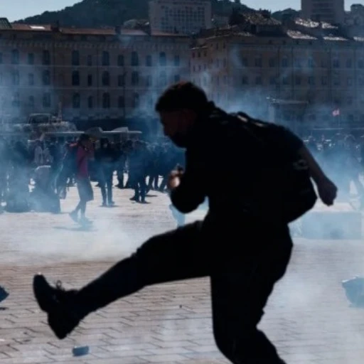 Francia registra disturbios durante manifestaciones por encarecimiento del costo de la vida