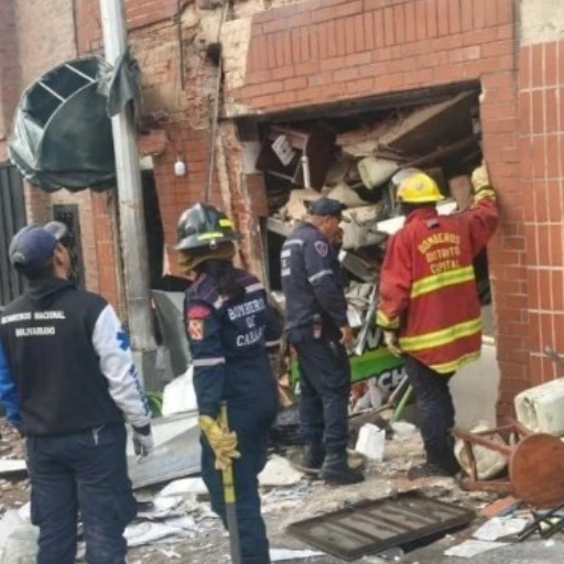 Dos heridos y daños materiales tras deflagración por bombonas de gas en la avenida Victoria