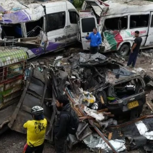 Ascienden a 19 los civiles fallecidos tras ataque con bomba en la Vía Panamericana en Colombia