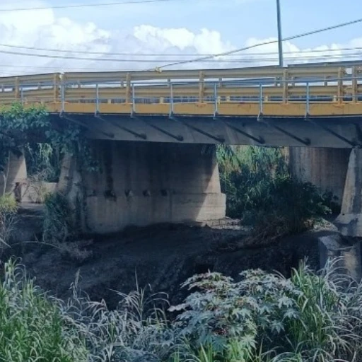 Restablecen paso vehicular liviano en puente de Santa Rosa