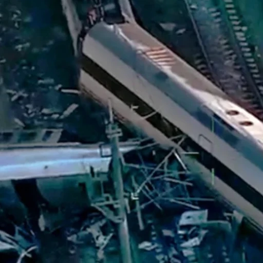 Aumenta a cerca de 40 muertos y más de 100 heridos el balance del choque de dos trenes en españa