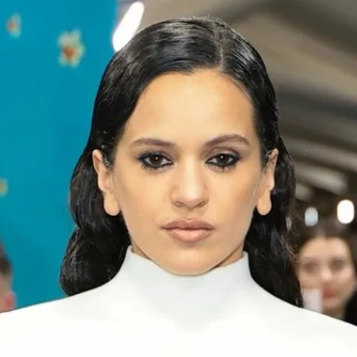 Rosalía dona objetos artísticos a una campaña solidaria española