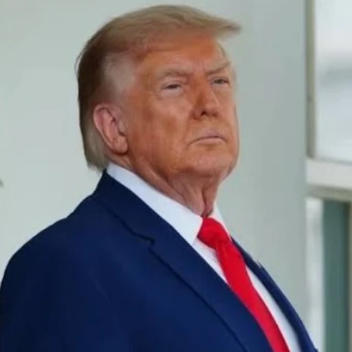 Trump amenaza con destruir instalaciones en Teherán si Irán dispara contra buques en Ormuz