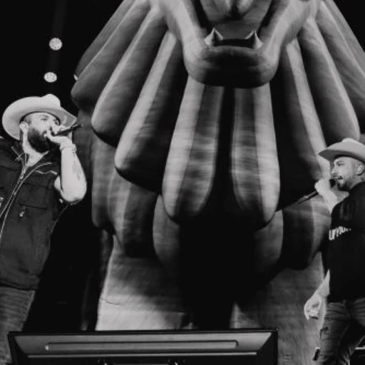 Jean Piero y Carín León le cantan a la nostalgia de un “Invierno Pasado”