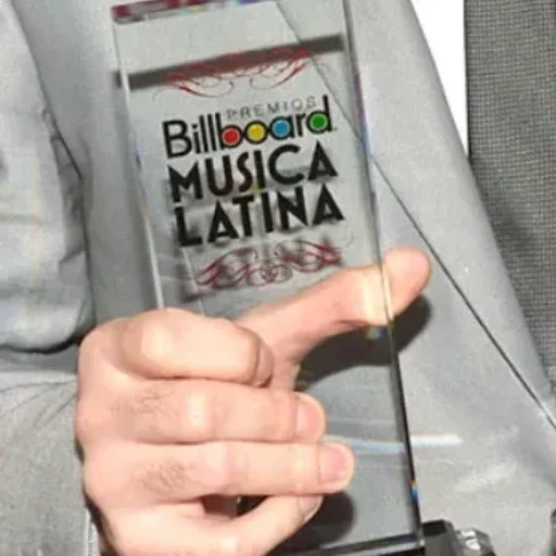 Bad Bunny lidera la lista con 27 menciones, estableciendo un récord histórico en la premiación.