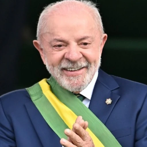 Lula amplía a cinco puntos su ventaja sobre Flávio Bolsonaro a seis días de las elecciones en Brasil