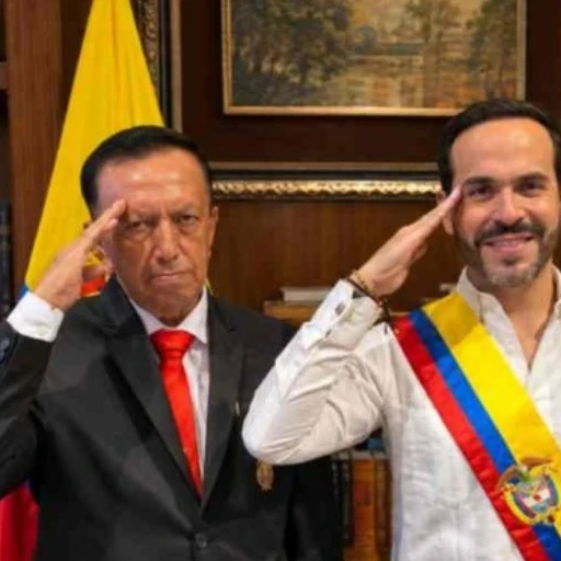 Abelardo de la Espriella recibe la banda presidencial que utilizará en su investidura