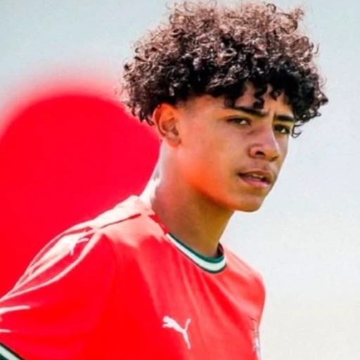 Hijo mayor de Cristiano Ronaldo es convocado con la sub-16 de Portugal