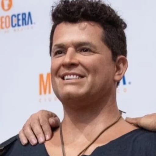 Cantante colombiano Carlos Vives desveló figura de cera en México: