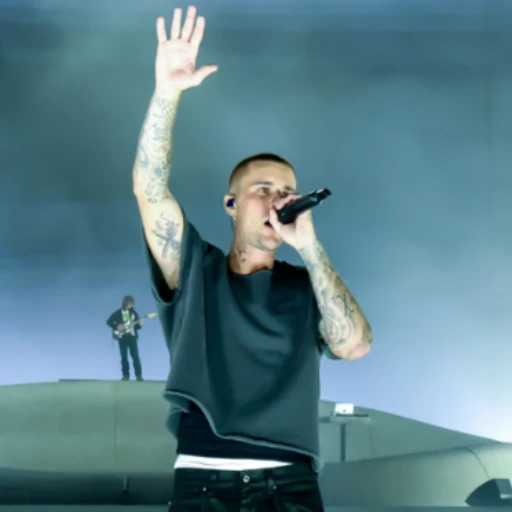 Proyectó el video en el que interpreta un cover' de 'With You', de Chris Brown