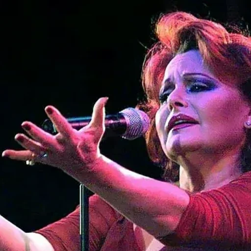 Rocío Dúrcal vuelve a cines en concierto, al cumplirse 20 años de su muerte