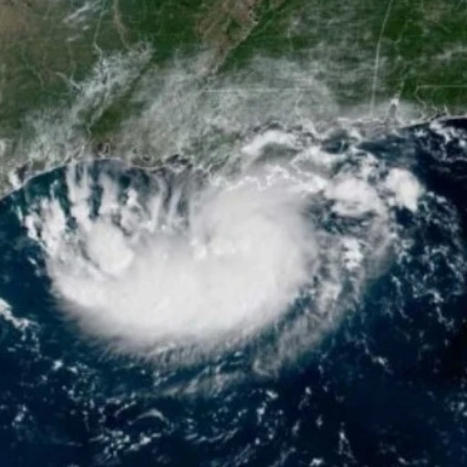 Tormenta tropical Edouard toca tierra en Luisiana al sur de Estados Unidos