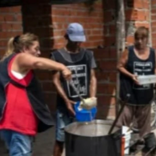 Ejército argentino comienza a repartir miles de kilos de alimentos mientras crece la pobreza