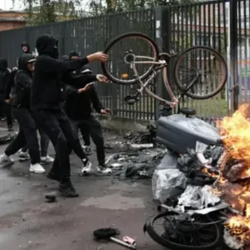 Protestas estudiantiles se intensifican en Francia y dejan cerca de 2.000 detenidos