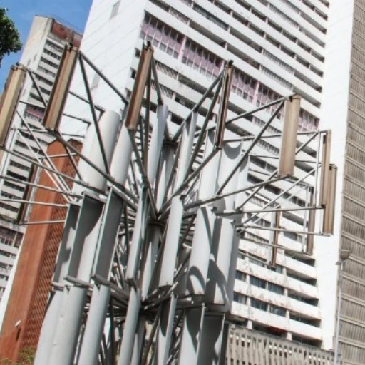 Al menos 10 mil residentes de las torres de Parque Central se quedan sin el uso de ascensores
