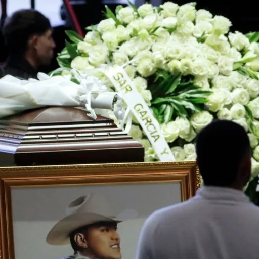 El conmovedor gesto de Luis Alfonso con el equipo de trabajo de Yeison Jiménez tras su fallecimiento