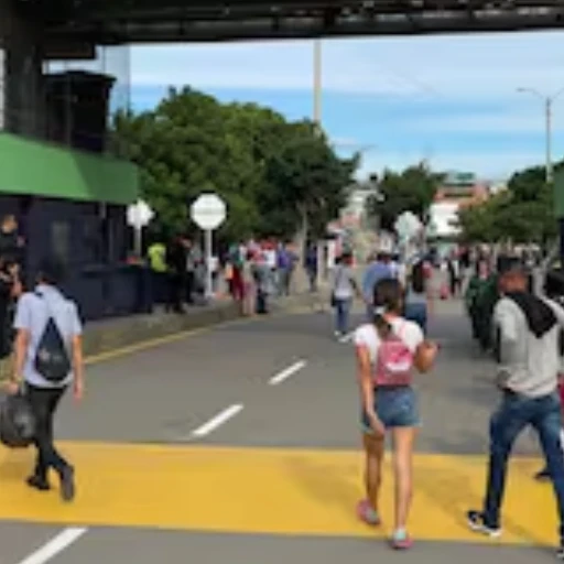Abierto el tránsito  vehicular y peatonal por el puente Simón Bolívar
