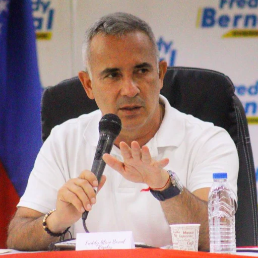 Gobernador Freddy Bernal: Venezuela sigue adelante con el presidente Maduro
