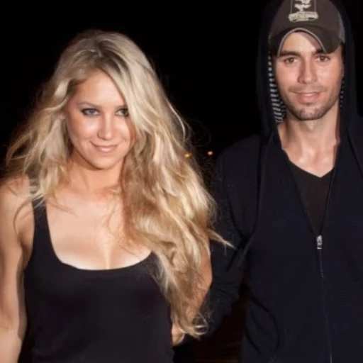 Enrique Iglesias y la extenista Anna Kournikova dan bienvenida a su cuarto hijo