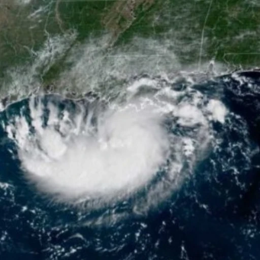 Tormenta tropical Edouard toca tierra en Luisiana al sur de Estados Unidos