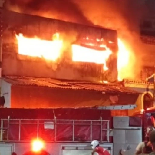 Reportan incendio en una carpintería de la Avenida Andrés Bello al lado de la Fundación del Niño