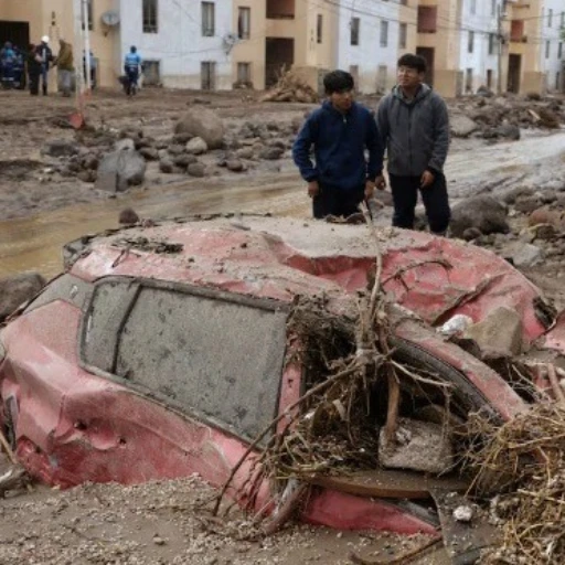 Perú declara estado de emergencia en 283 distritos por intensas lluvias y desastres naturales