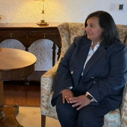 Dinorah Figuera califica de productivo el encuentro con John Barrett