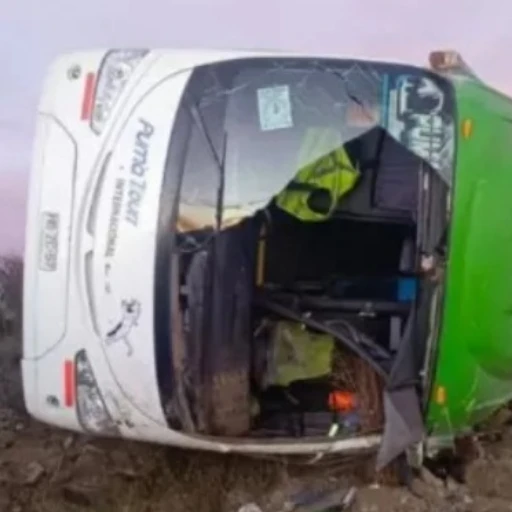 Al menos nueve fallecidos y 22 heridos en accidente de autobús chileno en Bolivia