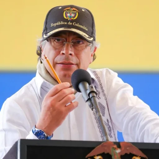 Petro lanza advertencia al Senado si se hunde la reforma a la salud: "Las EPS seguirán quebrando..