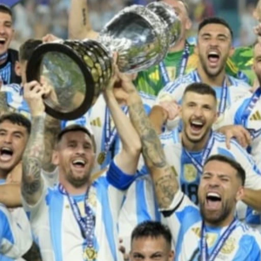 Federación Francesa de Fútbol denunciará a jugadores argentinos por cánticos racistas